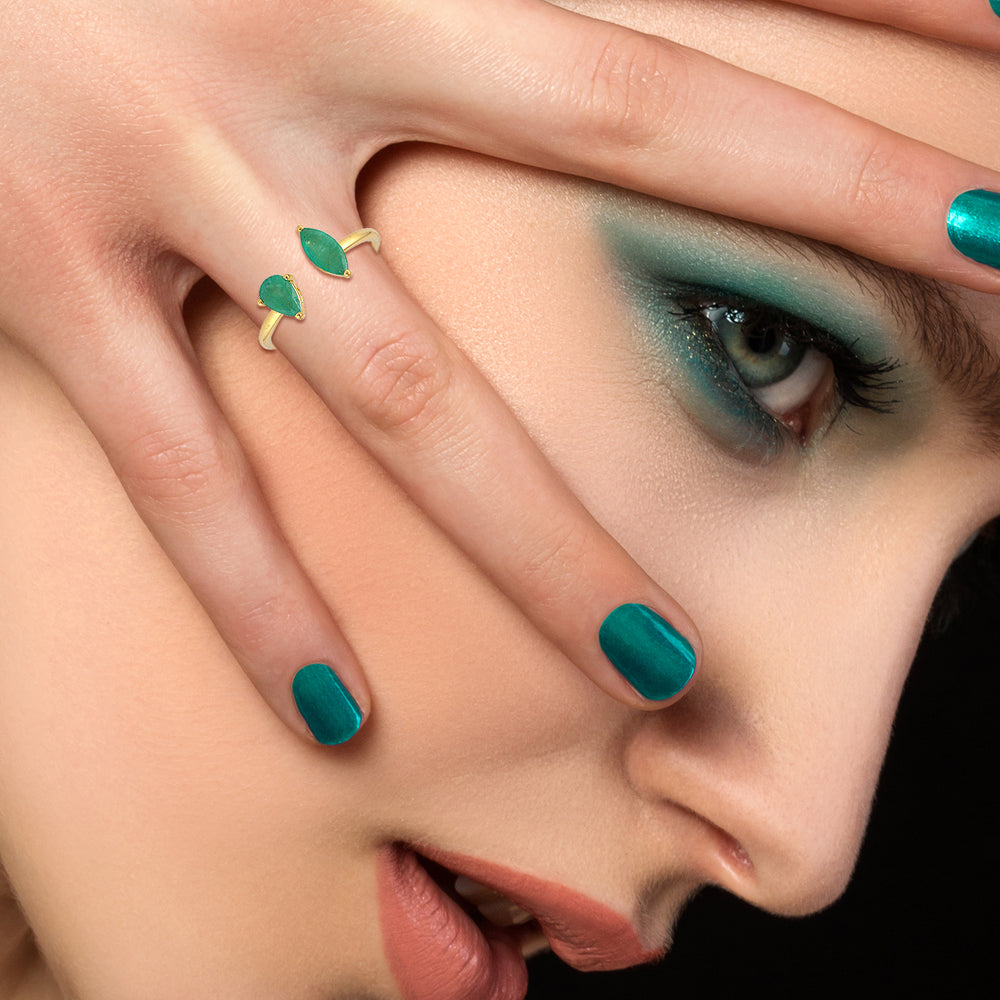 18K Yellow Gold Prong Set Emerald Open Ring – Unique Between-the-Finger Design